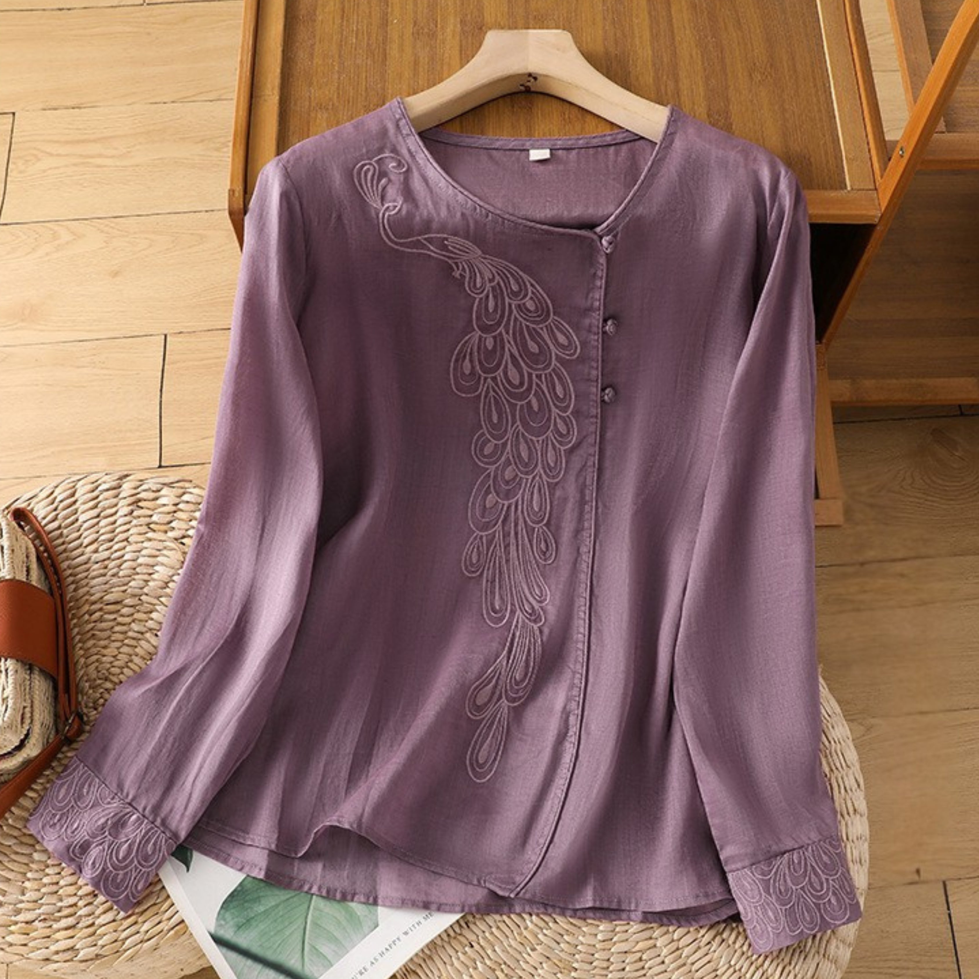 Long sleeve vintage-inspired cotton top for women - blue