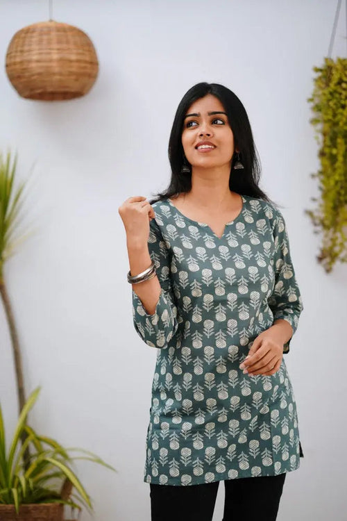 Floral print cotton top for women - fabric detail