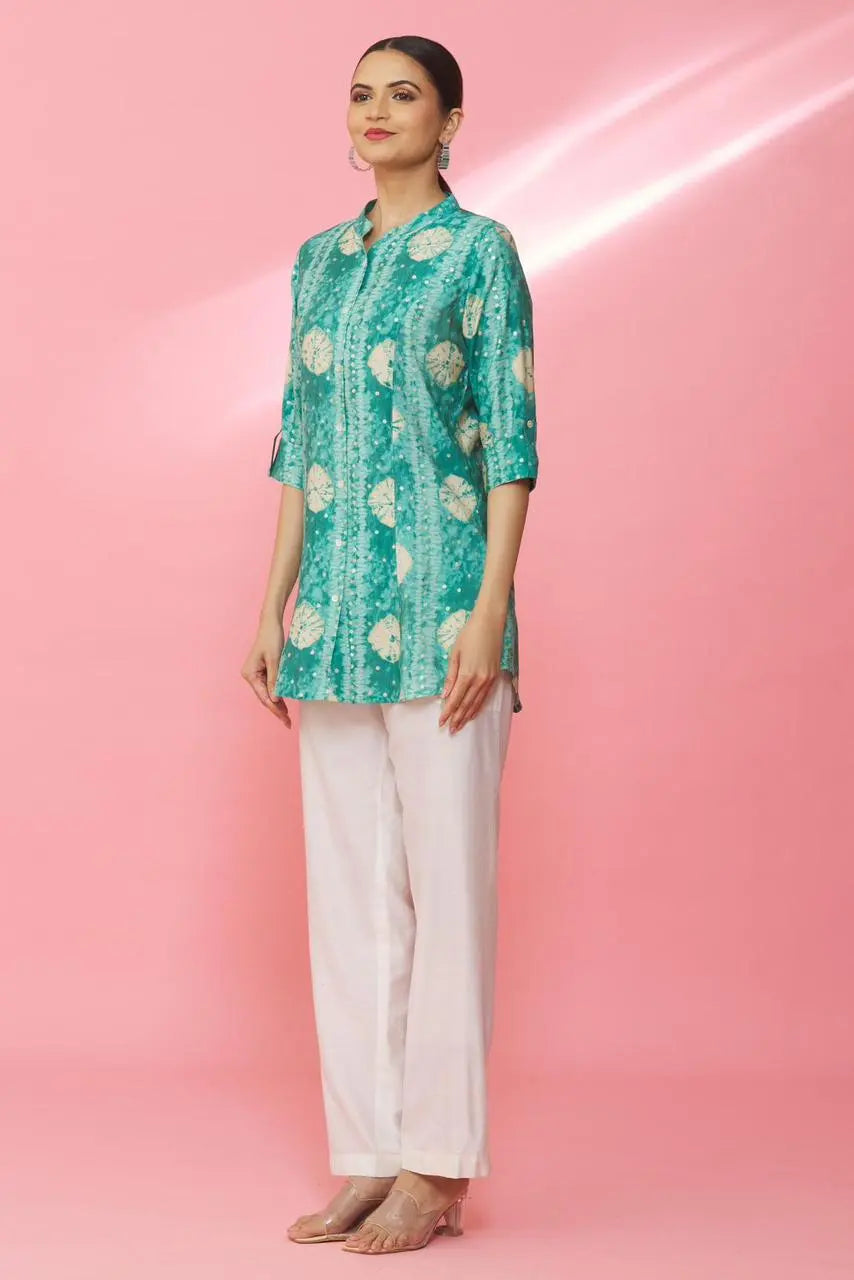 Mandarin collar shirt for women - collar detail
