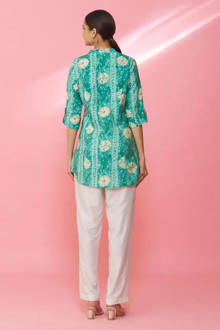 Green geometric print shirt for women - side view